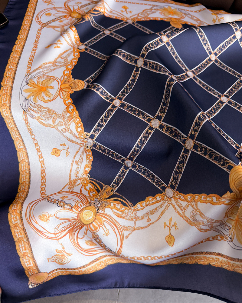 وشاح حريري مربع أزرق كلاسيكي ب - مراجعة Scarf Silk Square وسعره