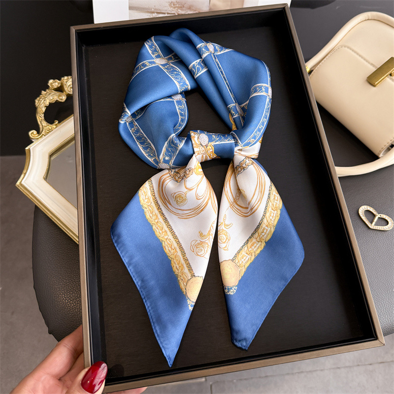 وشاح حريري مربع أزرق كلاسيكي ب - مراجعة Scarf Silk Square وسعره